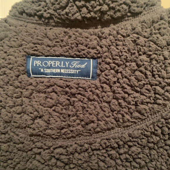 Properly Tied men’s fleece pullover - Picture 3 of 3